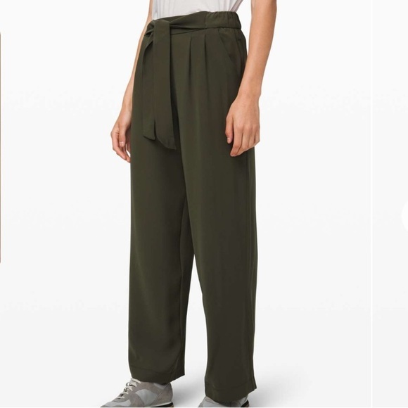 Lululemon Noir Pant
Dark Olive - Picture 1 of 10